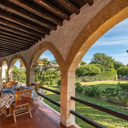 Lucienne Villa Muravera